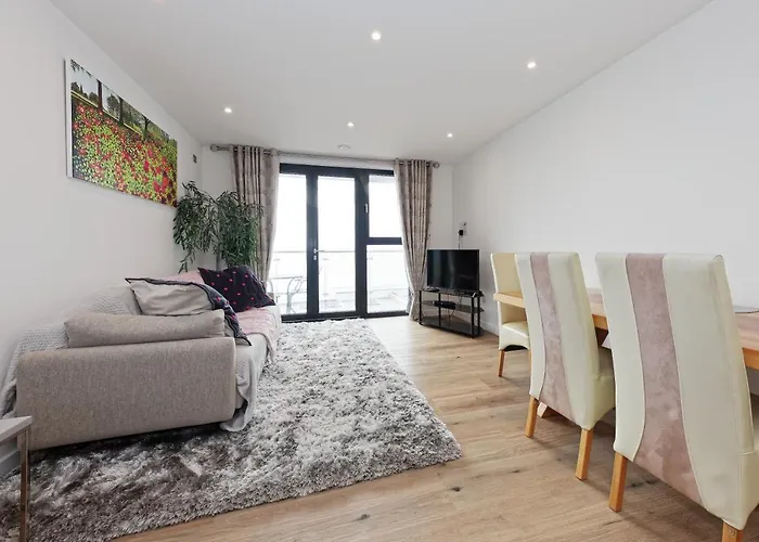 Beach Front 2Bed Sea View & Parking