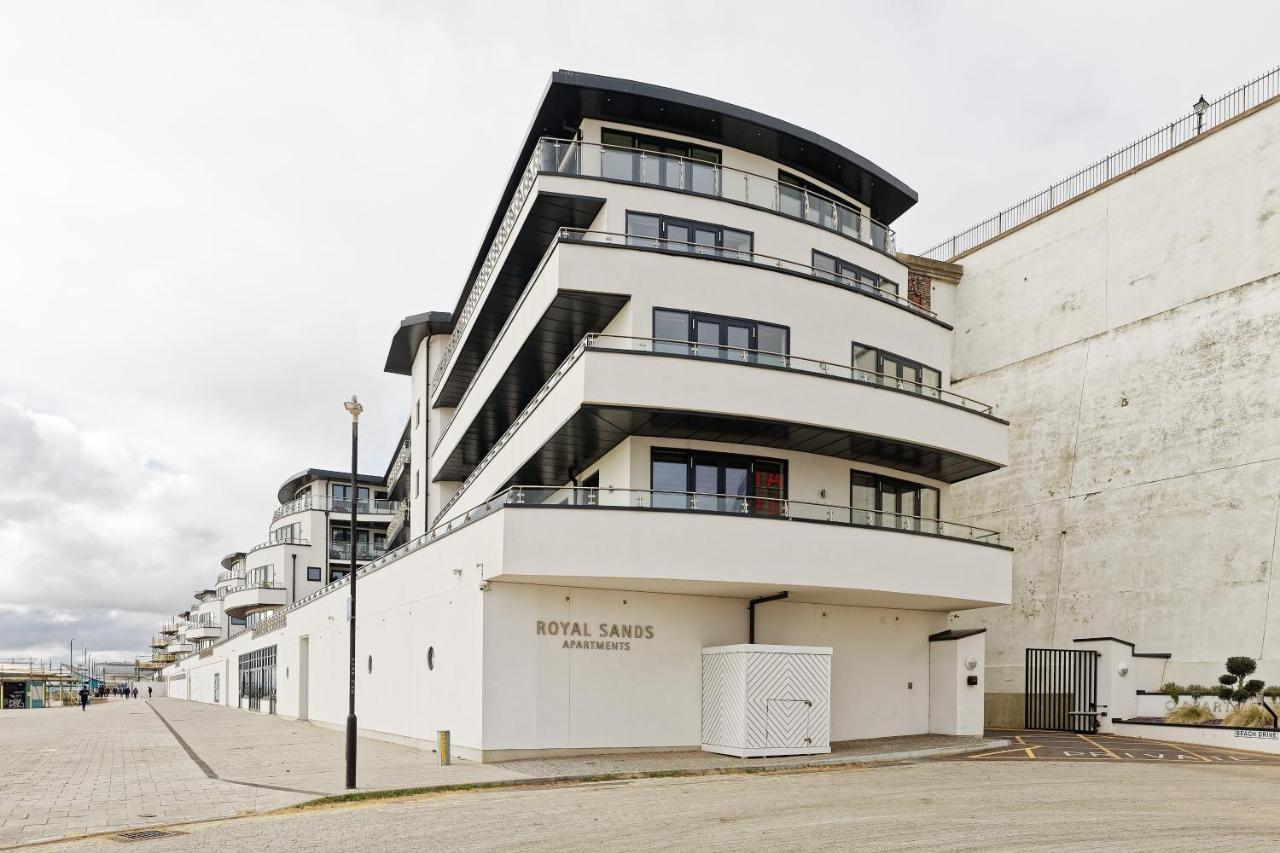 Apartment Front 2bed Sea View & Parking *