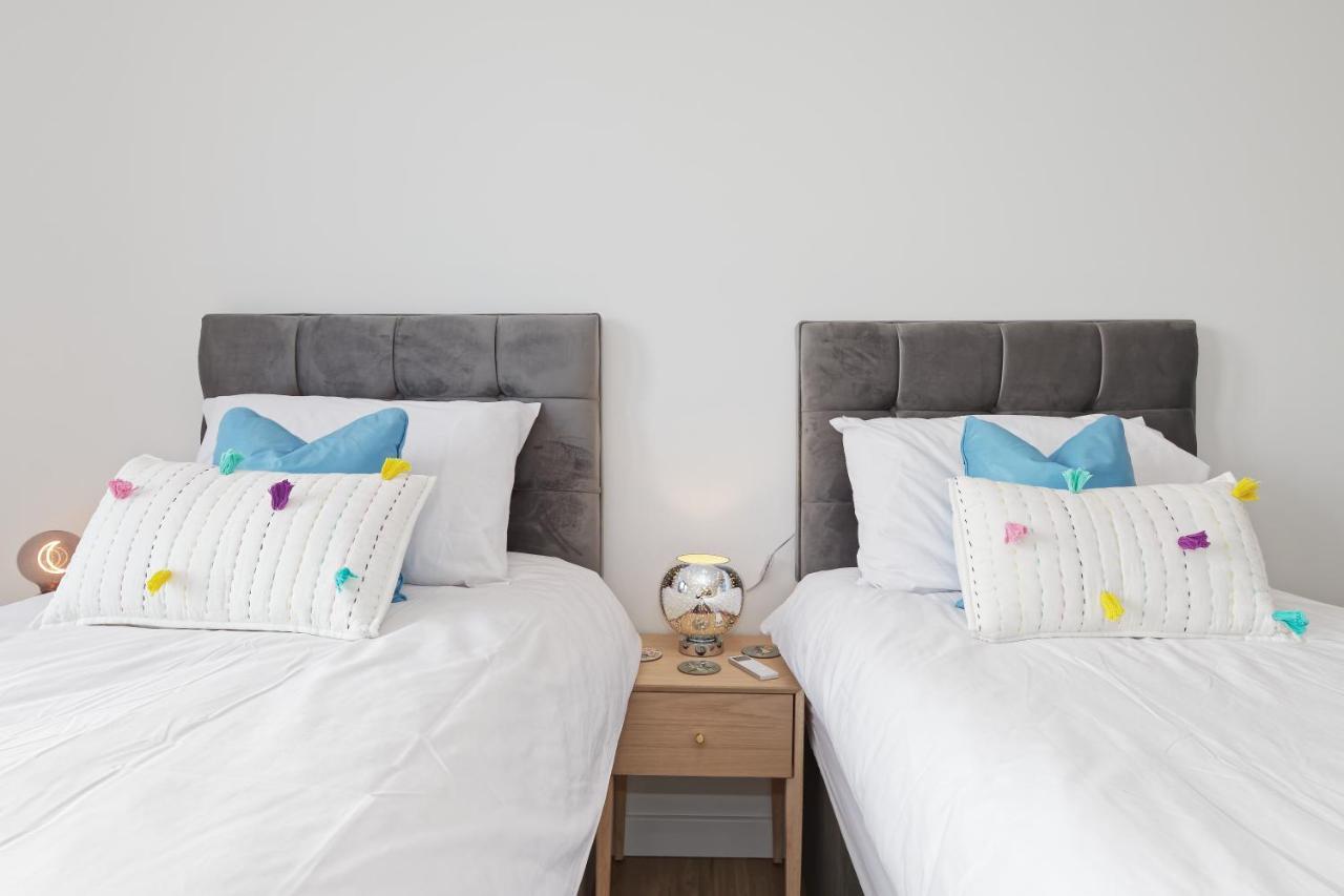 Apartment Front 2bed Sea View & Parking *