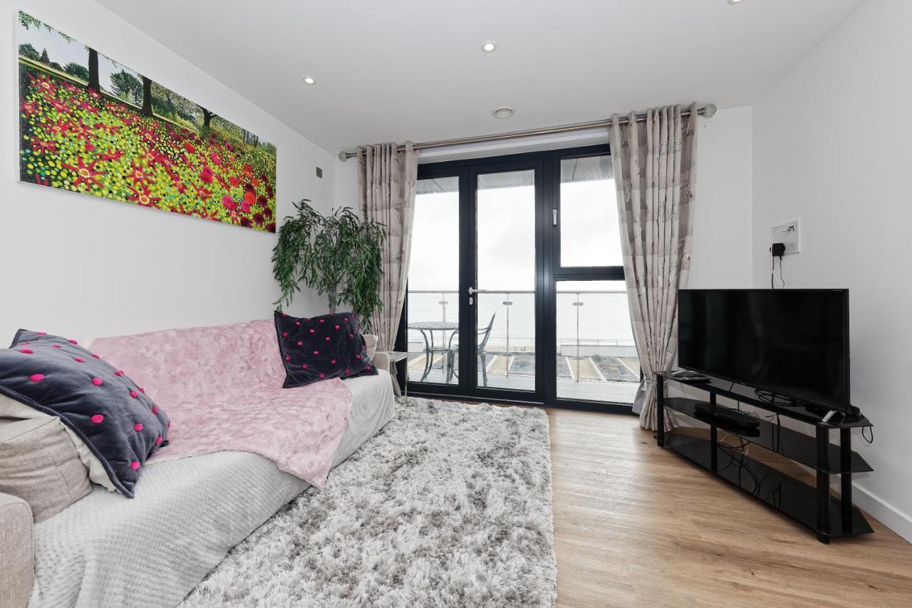 Apartment Front 2bed Sea View & Parking