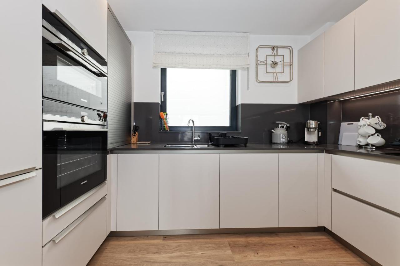 Front 2bed Sea View & Parking *