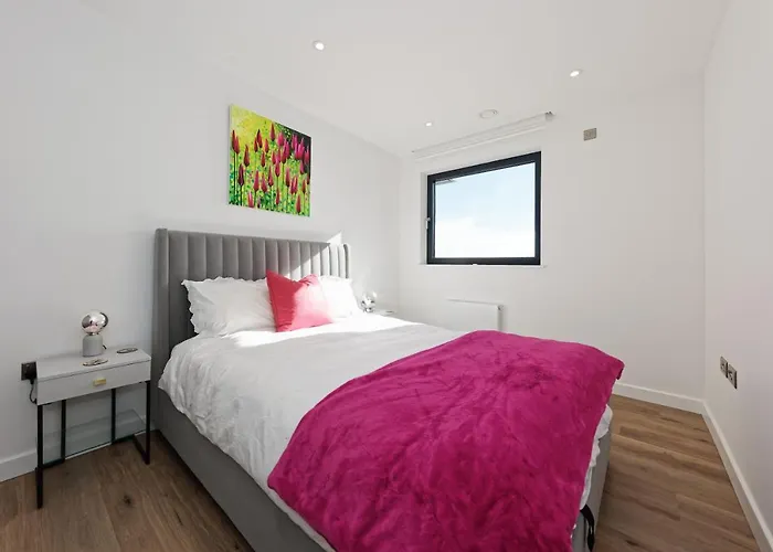 Beach Front 2Bed Sea View & Parking
