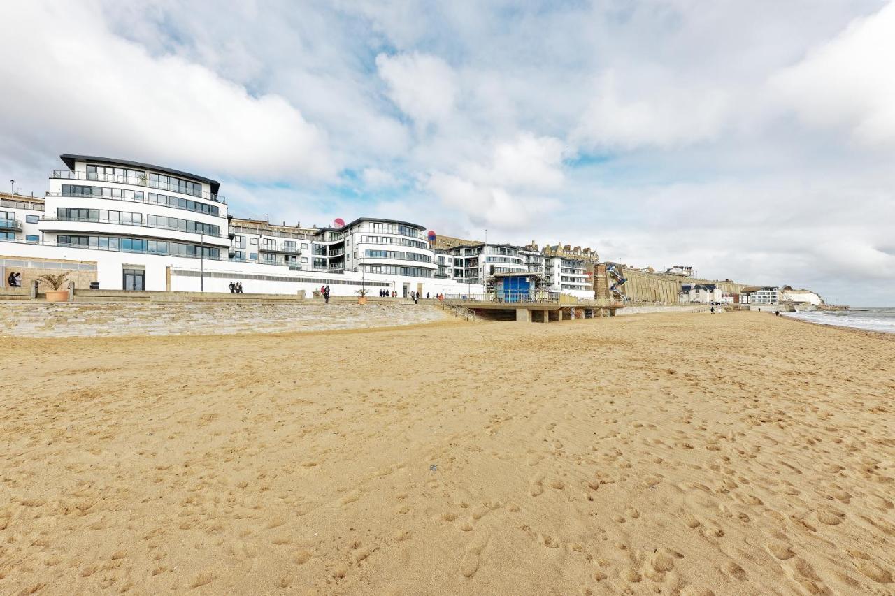 Front 2bed Sea View & Parking